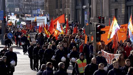 Antikriegs--Und-Antimilitärproteste-In-Deutschland