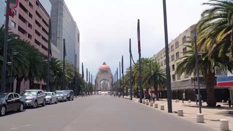 Fahrt-Zum-Denkmal-Der-Revolution-In-Mexiko-Stadt