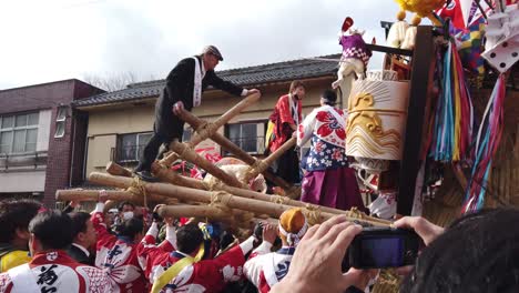 Zwei-Sagicho-Wagen-Kämpfen-Beim-Jährlichen-Festival