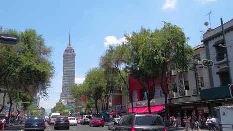 Vista-Desde-Un-Auto-De-La-Avenida-Eje-Central-En-La-Ciudad-De-Mexico