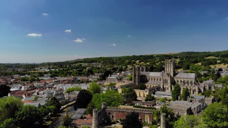 Luftaufnahme-Der-Kathedrale-Von-Wells-Und-Des-Grabens-Im-Bischofspalast,-Somerset