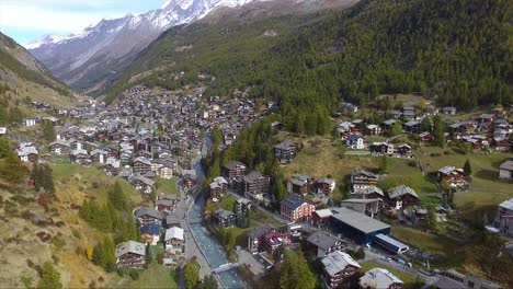 Drone-view-of-the-village-of-Zermatt-in-the-Swiss-Alps,-Summer-day