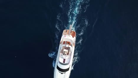 Aerial-view-of-luxury-yacht
