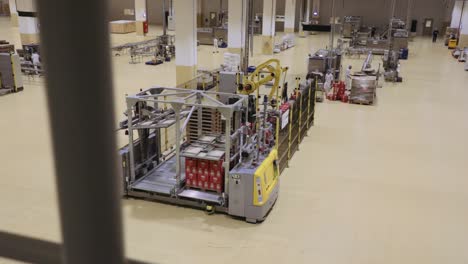 Automatischer-Roboterarm,-Der-In-Der-Fabrik-Arbeitet