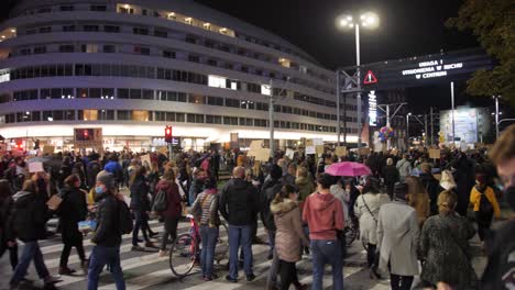 Manifestantes-A-Favor-Del-Derecho-A-Decidir-Marchan-En-Wrocław,-Polonia-28.10.2020
