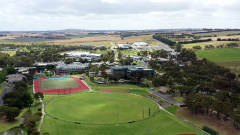 Luftaufnahme-Der-Deakin-University-Waurn-Ponds,-Australien-Mit-Sportplätzen