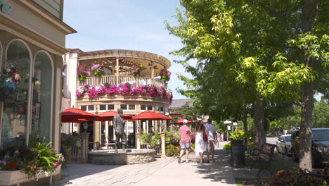 Establishing-shot-of-the-beautiful-town-of-Niagara-on-the-Lake,-Ontario