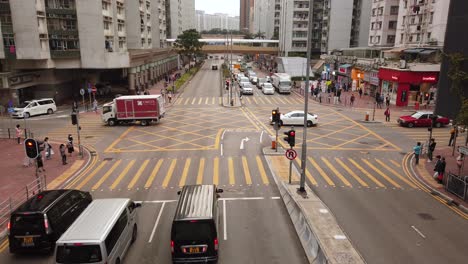 People-crossing-the-street-in-Downtown-Hong-Kong,-Aerial-view