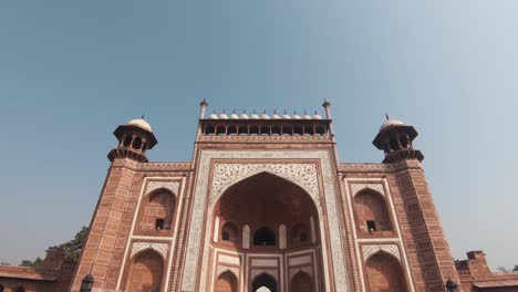 People-walking-to-the-main-gateway-to-the-Taj-Mahal,-India