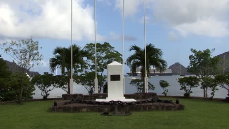 Monumento-A-Los-Marineros-Franceses-En-Taiohae,-Nuuk-Hiva,-Polinesia-Francesa