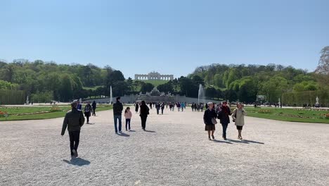 Schloss-Schönbrunn-War-Das-Residenzschloss-Der-Habsburgischen-Herrscher