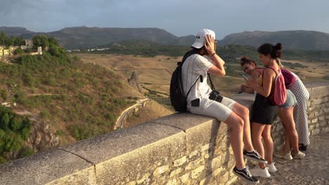 Tourists-enjoy-the-view-from-the-Ronda-Bridge,-also-known-as-Nuevo-Bridge-in-Spain