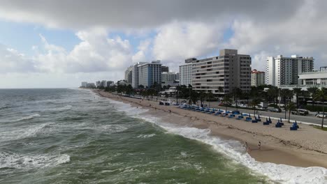Fort-Lauderdale-city-in-florida-shoreline-ocean-waves-sunny-afternoon