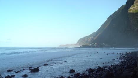Statische-Landschaftsaufnahme-Der-Nordküste-Der-Insel-Madeiro,-Portugal