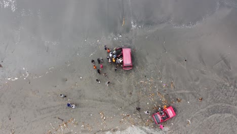Indonesia---Feb-5,-2023-:-a-car-stuck-in-the-sand-by-the-beach-in-Yogyakarta,-Indonesia