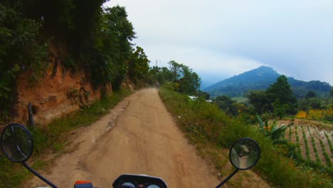 Motocicleta-Todoterreno-En-Montañas-Agrícolas-De-Guatemala-Pov