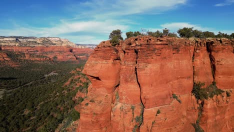 Circle-right-aerial-view-of-red-rocks-on-Doe-Mountain-in-Sedona-at-sunset