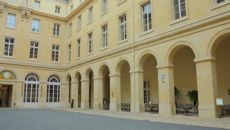 Hotel-de-la-Marine-Courtyard-In-Paris,-France