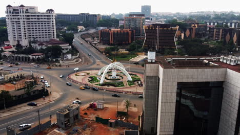 Aerial-view-of-traffic-in-the-Prime-Ministerial-Roundabout-in-cloudy-Yaounde,-Cameroon