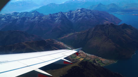 View-from-airplane´s-window-of-Queenstown-and-mountain-range-in-New-Zealand