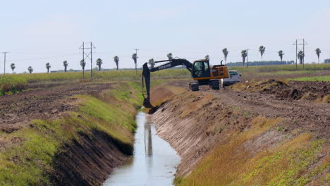 John-Deere-hydraulic-excavator-working-to-clear-a-irrigation-ditch-in-the-Rio-Grand-Valley