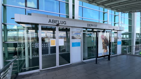 Eingangstüren-Der-Abflughalle-Am-Swiss-Euroaiport-Flughafen-In-Basel