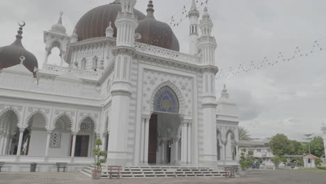 Majestätische-Verzierte-Moschee-In-Alor-Setar,-Malaysia-An-Einem-Bewölkten-Tag