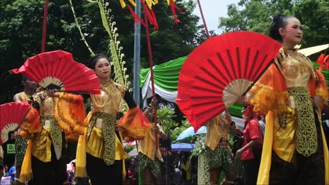 Women-dressed-in-traditional-Javanese-uniform-in-dance-parade,-slow-motion-shot