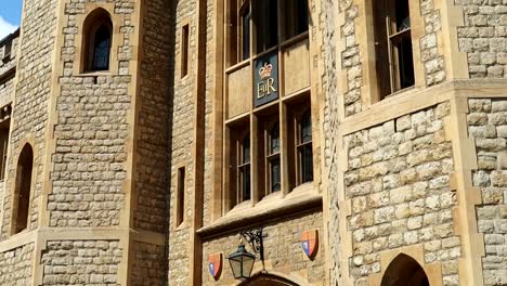 Side-on-shot-of-the-ER-II-symbol-on-the-Crown-Jewel-building-within-the-Tower-of-London