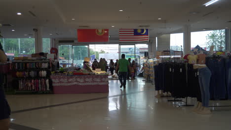 Bullicioso-Centro-Comercial-Chang-Lun-Mientras-Los-Lugareños-Y-Los-Turistas-Compran-En-Malasia
