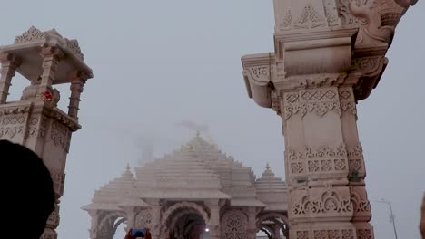 La-Antigua-Arquitectura-De-La-Cúpula-Del-Templo-Indio-En-El-Día-Desde-Un-ángulo-Diferente-Se-Toma-Un-Video-En-Pawagarh-Gujrat-India-El-10-De-Julio-De-2022