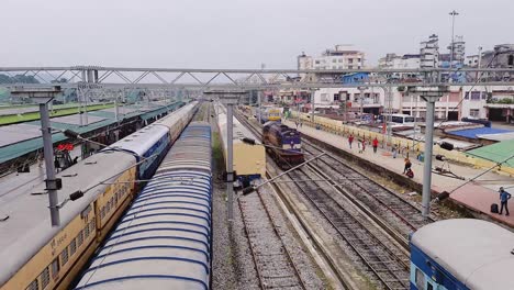 Der-Indische-Bahnhof-Aus-Einem-Einzigartigen-Blickwinkel-Bei-Tag-Wurde-Am-2.-März-2023-Am-Bahnhof-Patna-Bihar-In-Indien-Aufgenommen