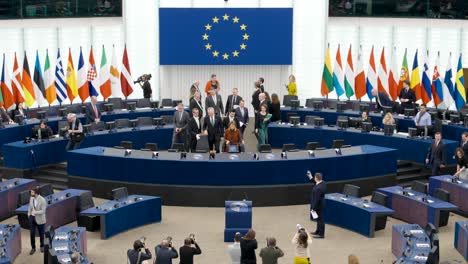 La-Presidenta-Del-Parlamento-Europeo,-Roberta-Metsola,-Inaugurando-La-Sesión-Plenaria-Del-Parlamento-Europeo-En-Estrasburgo,-Francia