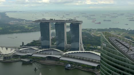 Blick-Auf-Singapur-Vom-Dach-Des-Gebäudes-Marina-Bay-Helix-Bridge-Flyer-Museum-Keppel-Gebäude