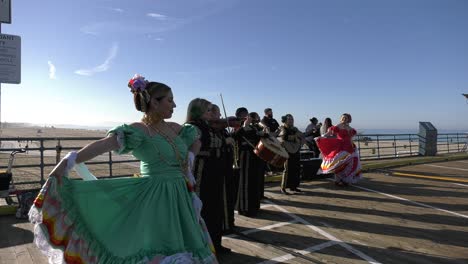 Mariachi-Band-Mit-Tänzern-Hd