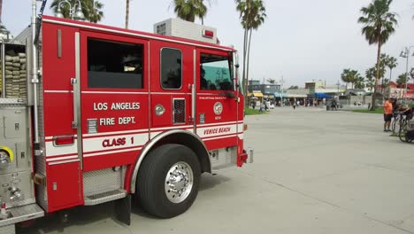 Feuerwehrauto-Am-Venice-Beach,-Los-Angeles