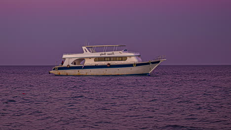 Timelapse-Of-The-Boat-Anchored-at-Sunset-In-Hurghada,-Egypt