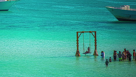 Time-lapse-De-La-Isla-Giftun,-Hurghada,-Egipto:-Gente-Bañándose-En-El-Mar-Rojo-En-Orange-Bay