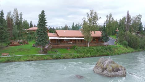 Aerial-footage-a-cabin-next-to-the-Kenai-River-in-Alaska