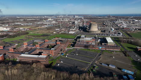 Wilton-site,-ex-ICI,-sembcorp,-chemical,-works,-teesside---clip-6-move-left-to-right---aerial-drone-uav-prores