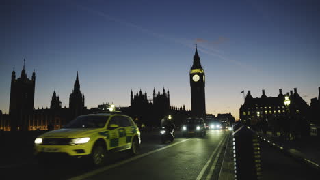 Big-Ben-Und-Das-Parlamentsgebäude-Bei-Sonnenuntergang,-Statische-Aufnahme-Auf-Der-Westminster-Bridge-In-London-Im-Februar-2023