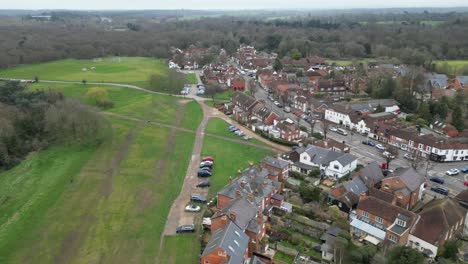 Ripley-Village-Surrey-UK-Drohne,-Luftaufnahme,-Blick-Aus-Der-Luft,-Vogelperspektive