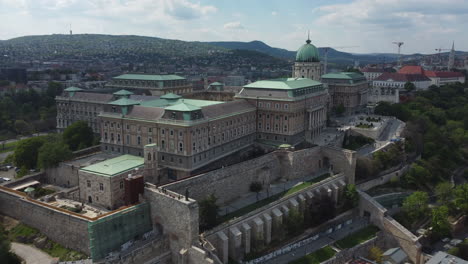 Drone-shot-of-Royal-Palace-in-Budapest,-Hungary---drone-is-approaching-the-building