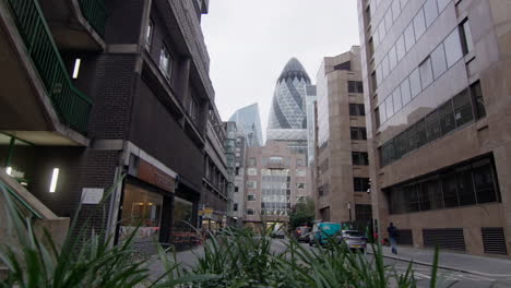 Zeitraffer-Einer-Straße-In-London-Mit-Der-Gurke-Im-Hintergrund