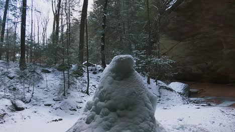 Ash-Cave-Ice-Cone,-Popular-And-Secluded-Cavern-In-Hocking-Hills-State-Park-During-Winter-In-Bloomingville,-Ohio,-USA