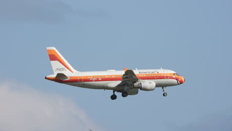 PSA-Librea-Retro-En-American-Airlines-A319-Acercándose-Al-Aeropuerto-Internacional-Pearson-De-Toronto