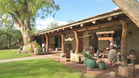 El-Rancho-Tanque-Verde-En-Tucson,-Arizona,-Es-Uno-De-Los-Ranchos-De-Ganado-Y-Huéspedes-De-Antaño-De-Estados-Unidos.