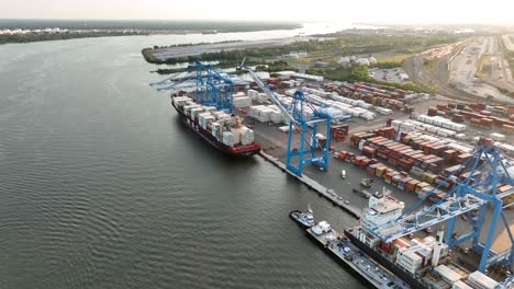 Industrial-shipping-port-at-Philadelphia