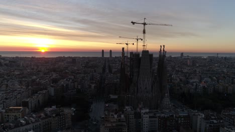 Ciudad-De-Barcelona-Y-Catedral-De-La-Sagrada-Familia,-España