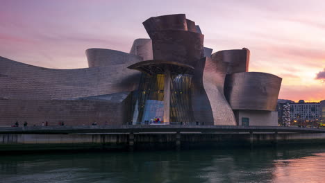 Zeitraffer-Des-Guggenheim-Museums-Bei-Sonnenuntergang